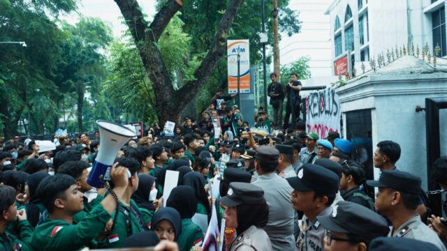 Pengamanan Humanis Warnai Aksi Penyampaian Aspirasi Mahasiswa di Gedung DPRD Sumut
